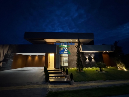 CASA COM 3 SUÍTES E ESCRITÓRIO NO CONDOMINIO...