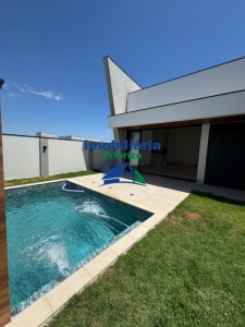CASA NO CONDOMINIO SAFIRA
